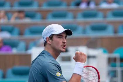 João Fonseca vence estreia em Miami e terá Alcaraz na 2ª rodada