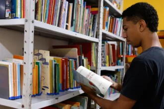 Alerj aprova formação de jovens para promover leitura e escrita no RJ