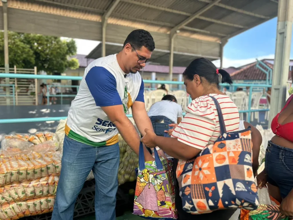 Governo de Sergipe distribui 9 toneladas de alimentos do PAA em Aracaju