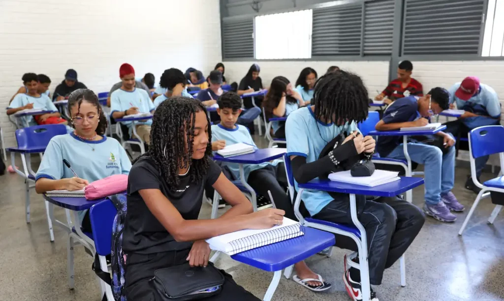 Pagamento da 1ª parcela do programa Pé-de-Meia começa nesta segunda