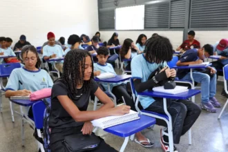 Pagamento da 1ª parcela do programa Pé-de-Meia começa nesta segunda
