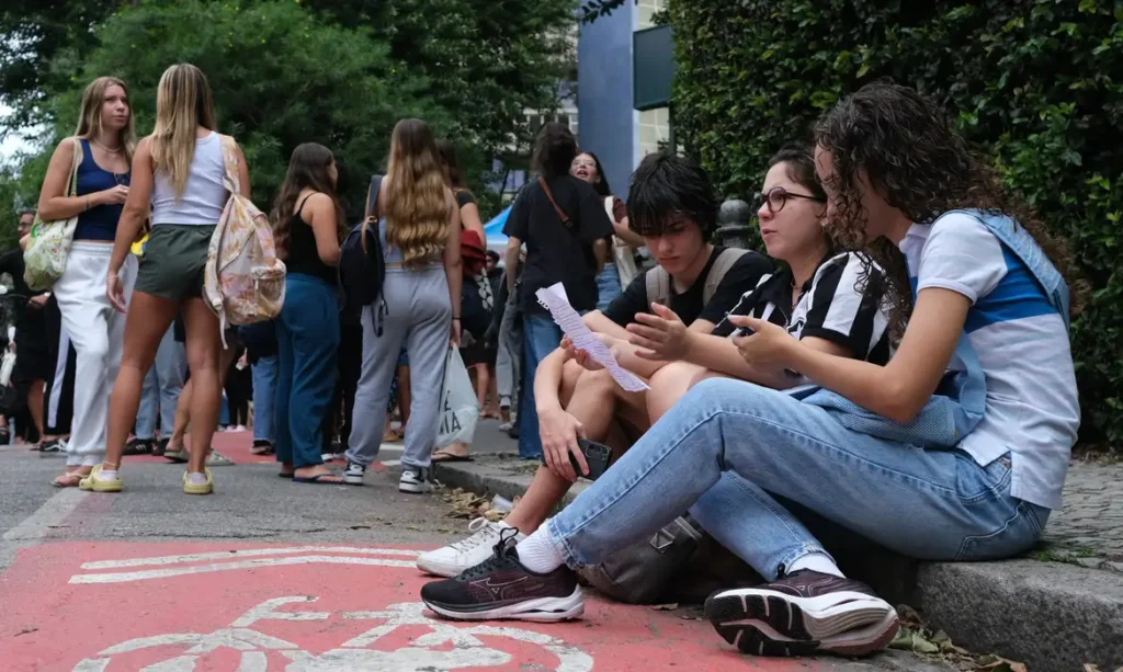 Instituto oferta videoaulas de português a alunos do ensino médio