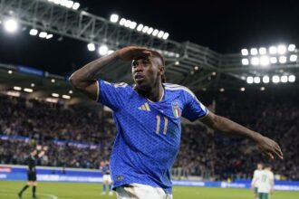 Itália vence e continua viva na luta por vaga para a Copa do Mundo