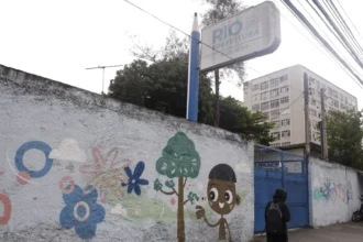 Violência interrompe transportes e afeta acesso à educação no Rio