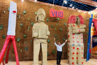 Artesão sergipano Véio é homenageado pelo Governo de Sergipe na Vila do Forró 2026