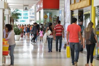 Atividade econômica cai 0,7% em março em razão da guerra do Irã