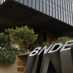 BNDES abre financiamento para transporte de carga e passageiros