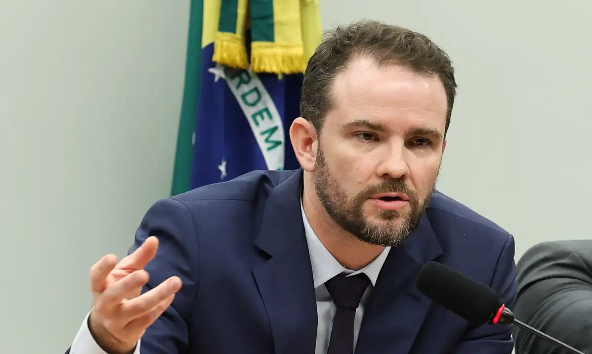 Durigan cancela viagem à Rússia após fechamento de aeroporto
