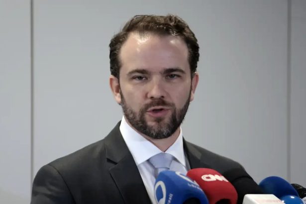 Durigan defende taxação de ultrarricos em agenda do G7