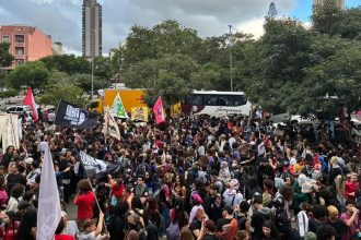 Em ato na capital paulista, estudantes criticam políticas educacionais