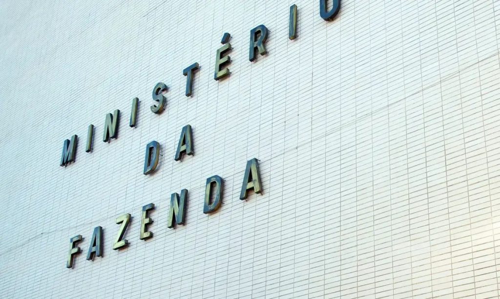 Fazenda eleva para 4,5% estimativa de inflação com guerra e petróleo