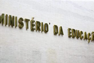 Formação de professores a distância mostra desempenho 53,1% inferior