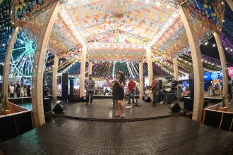 Forró tradicional ganha destaque na Vila do Forró e fortalece cultura popular sergipana