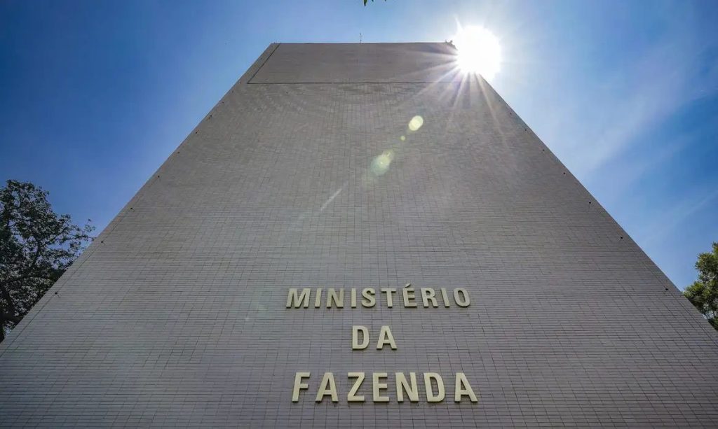 Governo bloqueia R$ 22,1 bi do Orçamento de 2026