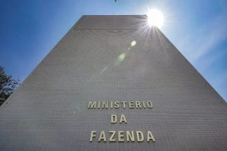 Governo bloqueia R$ 22,1 bi do Orçamento de 2026