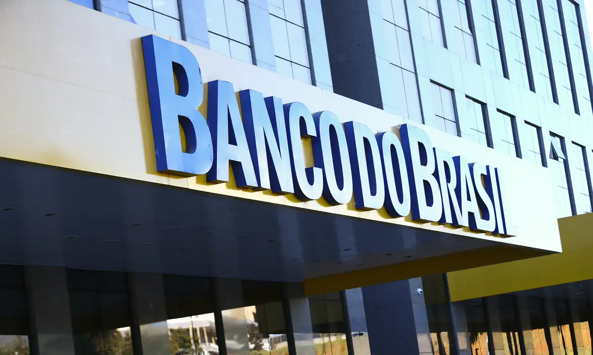 Lucro do Banco do Brasil cai 54% com avanço da crise no agro