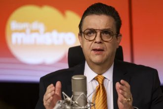 Ministro teme emenda que reduz INSS para compensar fim da escala 6×1