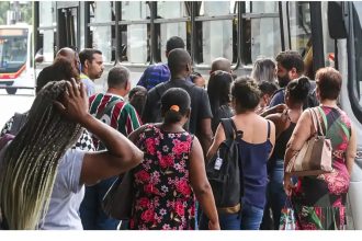 Número de pessoas em busca de emprego há dois anos ou mais cai 21,7%
