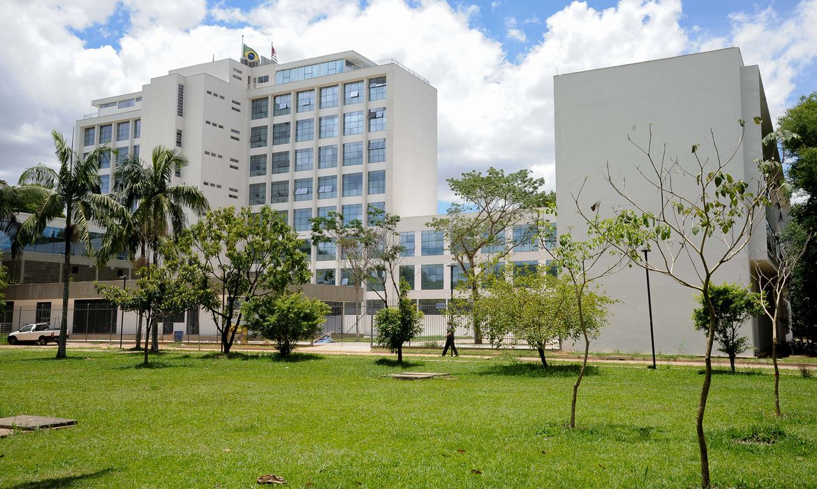 PM retira estudantes da reitoria da USP