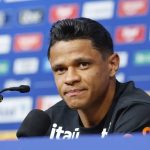 Aposta de Ancelotti, Douglas Santos explica apoio tático a Vini Jr.