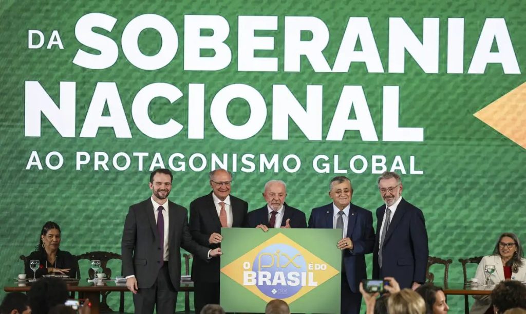 “Brasil não abaixa a cabeça”, diz Durigan ao defender soberania e Pix