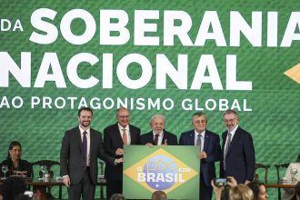 “Brasil não abaixa a cabeça”, diz Durigan ao defender soberania e Pix