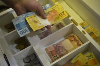 Caixa paga Bolsa Família a beneficiários com NIS de final 8