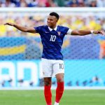 Com dois gols de Mbappé, França despacha Suécia e avança às oitavas
