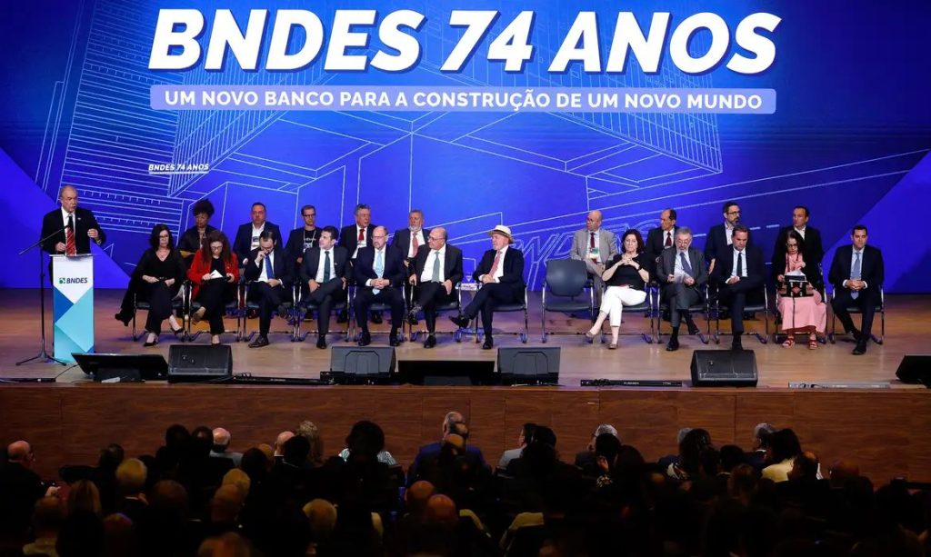 Confiança dos técnicos impulsiona bons resultados do BNDES, diz Lula