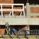 Construção empregou 2,5 milhões e pagou média de 2,1 salários mínimos