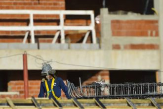 Construção empregou 2,5 milhões e pagou média de 2,1 salários mínimos