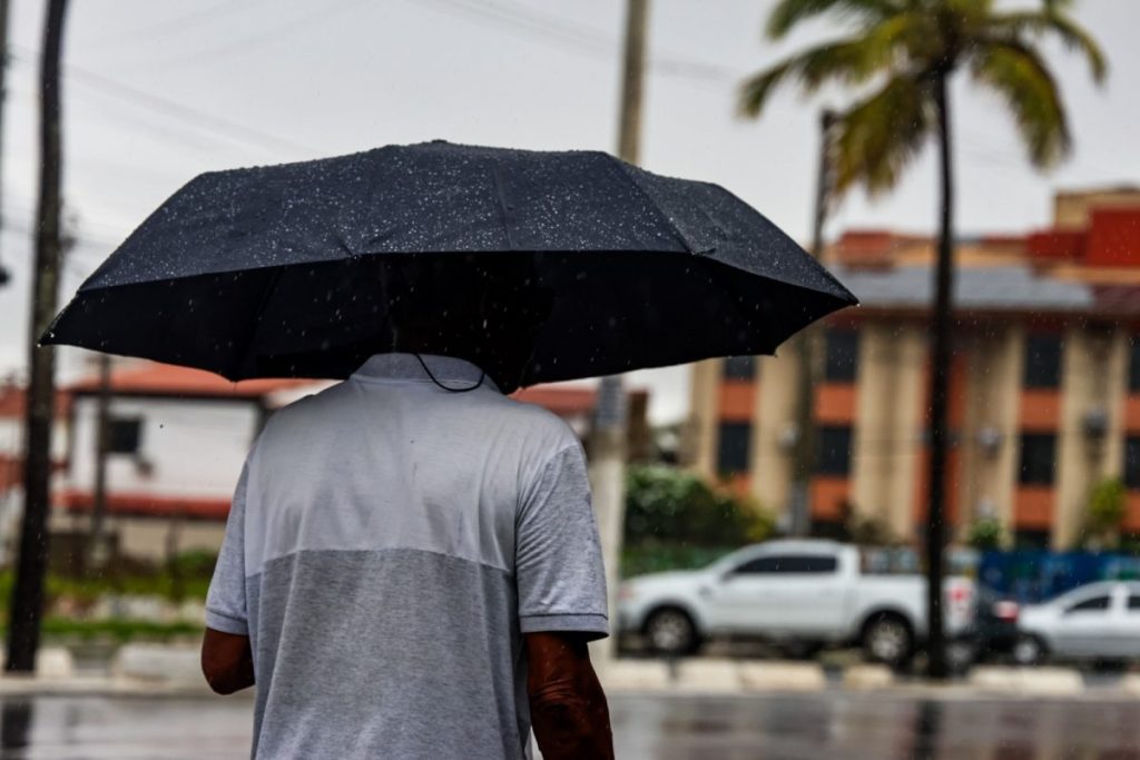 Defesa Civil de Sergipe emite alerta preventivo para chuvas moderadas a intensas até sexta-feira, 26