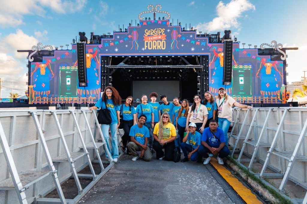 Estudantes de instituto social têm tarde de imersão cultural na Vila do Forró e no Arraiá do Povo 2026