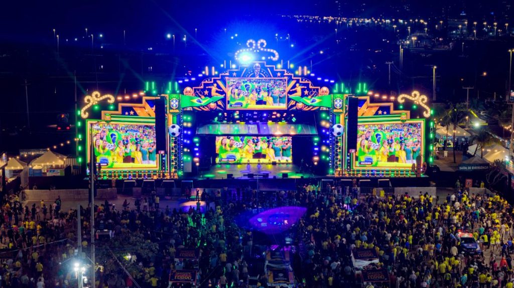 Forró das antigas e exibição do jogo do Brasil na Copa do Mundo são destaques da noite do Arraiá do Povo