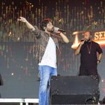 Forró das antigas e sertanejo embalam sergipanos e turistas na véspera do feriado no Arraiá do Povo