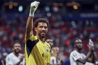 Goleiro Vozinha brilha contra a Espanha e vira destaque na Copa