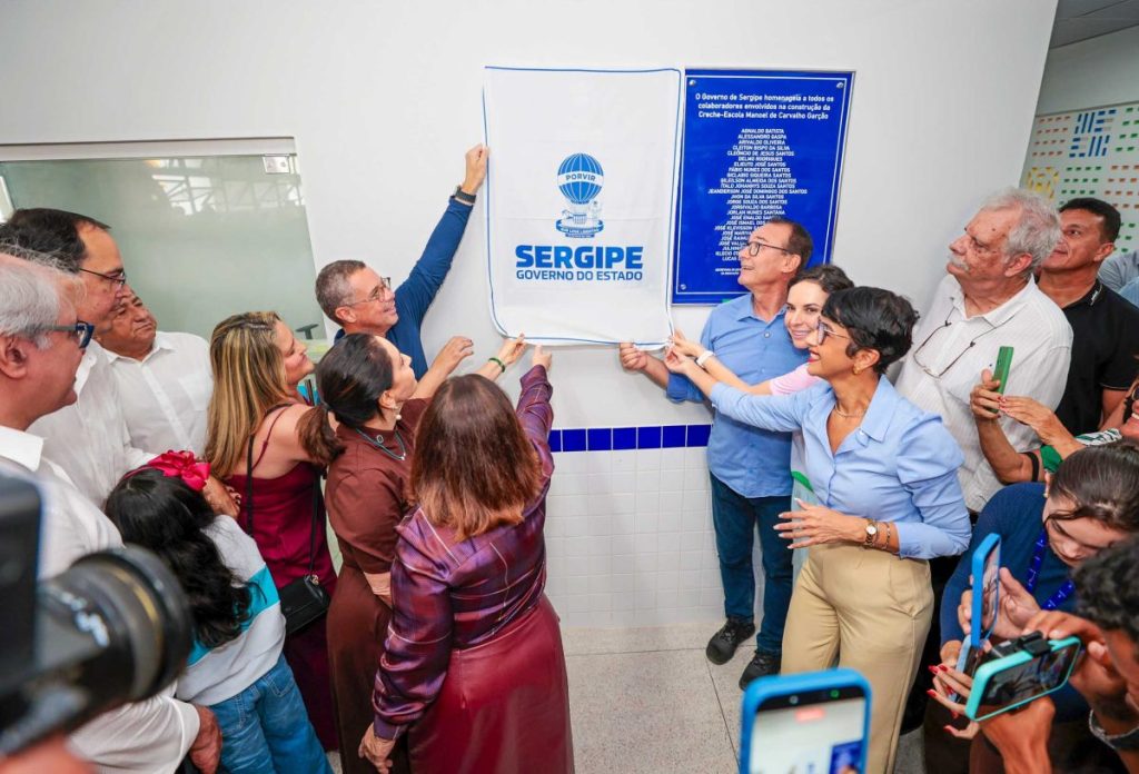 Governador Fábio Mitidieri entrega escola totalmente modernizada e segunda creche-escola do programa Ameei em Aracaju