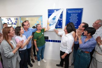 Governo de Sergipe entrega creche-escola em Muribeca e autoriza reforma de quadra com investimentos superiores a R$ 6 milhões