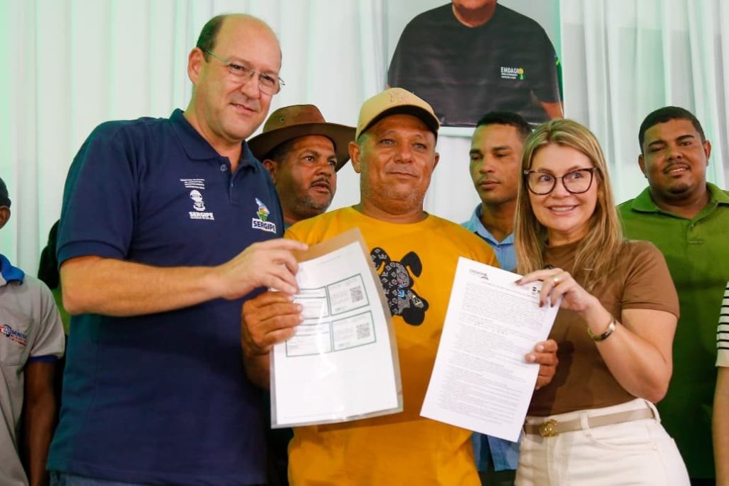 Governo de Sergipe entrega lotes da primeira Colônia Agrícola Estadual em Pacatuba