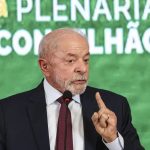 Governo estuda devolução de celular roubado nos Correios, diz Lula
