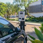 Governo mantém elevação de tarifas a carro elétrico e renova cota zero