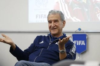 Internado, Parreira passa por cirurgia no Rio de Janeiro