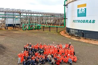 Lula assina contratos para retomar obra em fábrica de fertilizantes