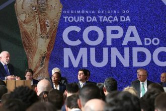Lula sanciona lei da Copa do Mundo Feminina e reconhece pioneiras