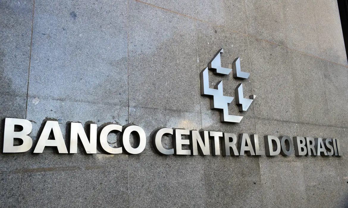 Mercado financeiro eleva previsão da Selic para 13,75% ao ano