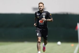 Neymar vai a campo pela primeira vez em treino da seleção brasileira