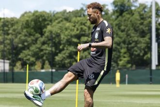 Neymar volta a treinar com a seleção a 2 dias do jogo contra o Haiti