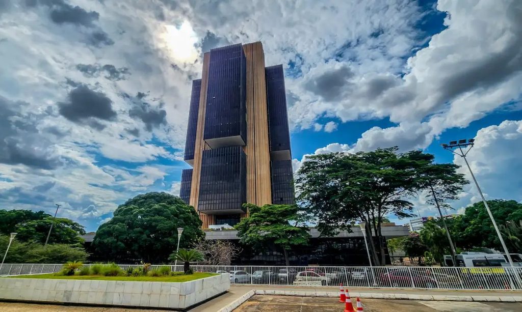 PEC no Senado facilita cooptação do Banco Central, dizem economistas