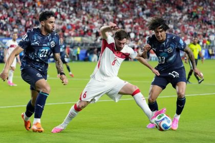 Paraguai vence por 1 a 0 e elimina Turquia no grupo D da Copa