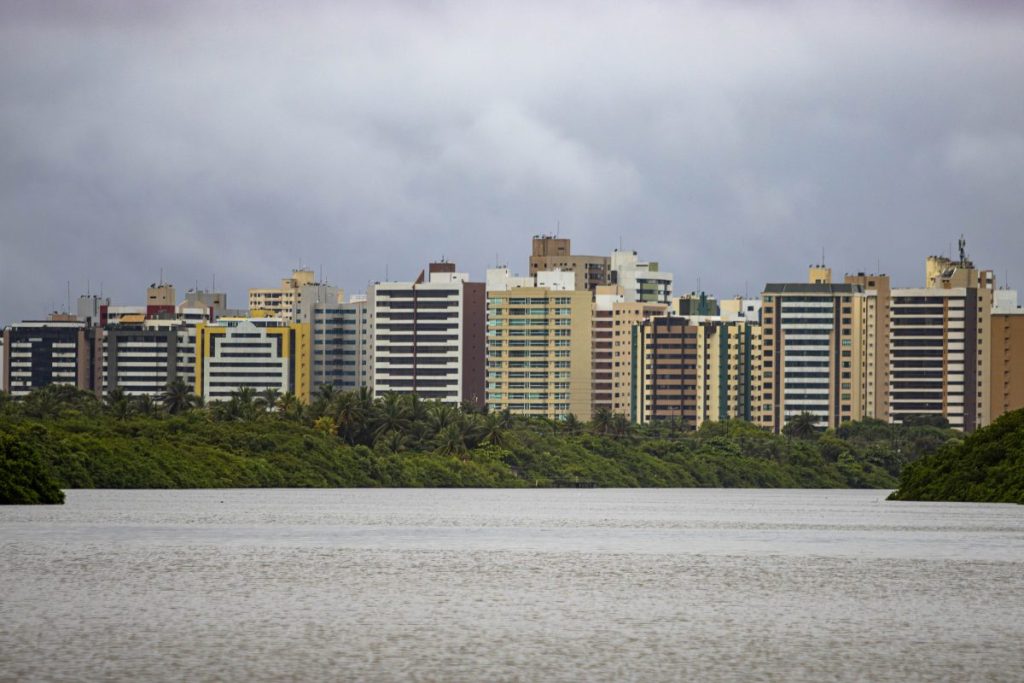Previsão do tempo aponta semana de céu parcialmente nublado e chuvas fracas